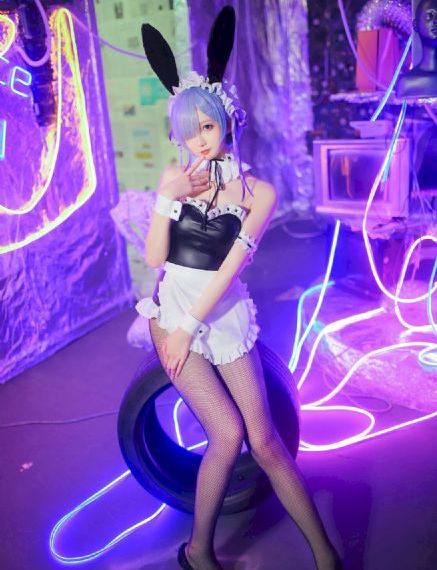 女同志在一三人行亚洲女