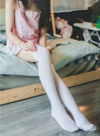 两位女王圣水调教小刚